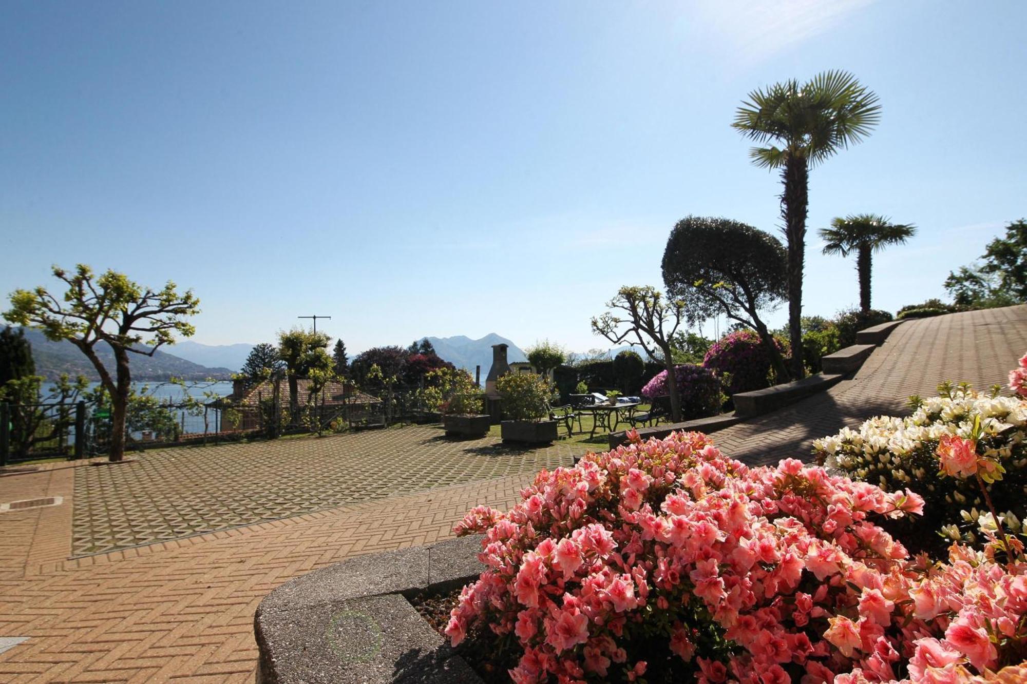 The Cottage On The Lake - Happy Rentals Baveno Exterior photo
