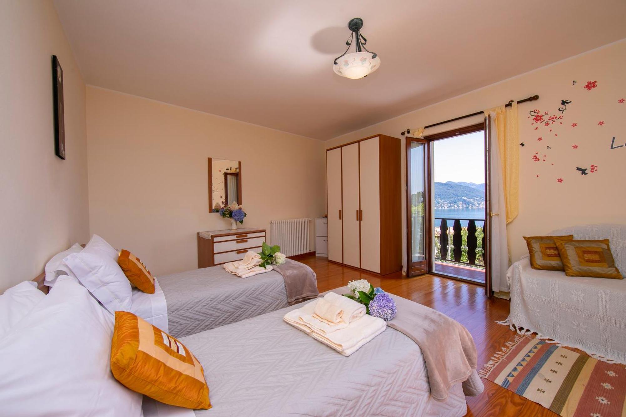 The Cottage On The Lake - Happy Rentals Baveno Exterior photo